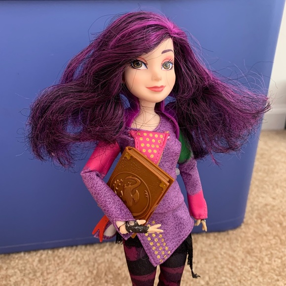 DISNEY DESCENDANTS “ISLE OF THE LOST” MAL DOLL - Picture 2 of 7